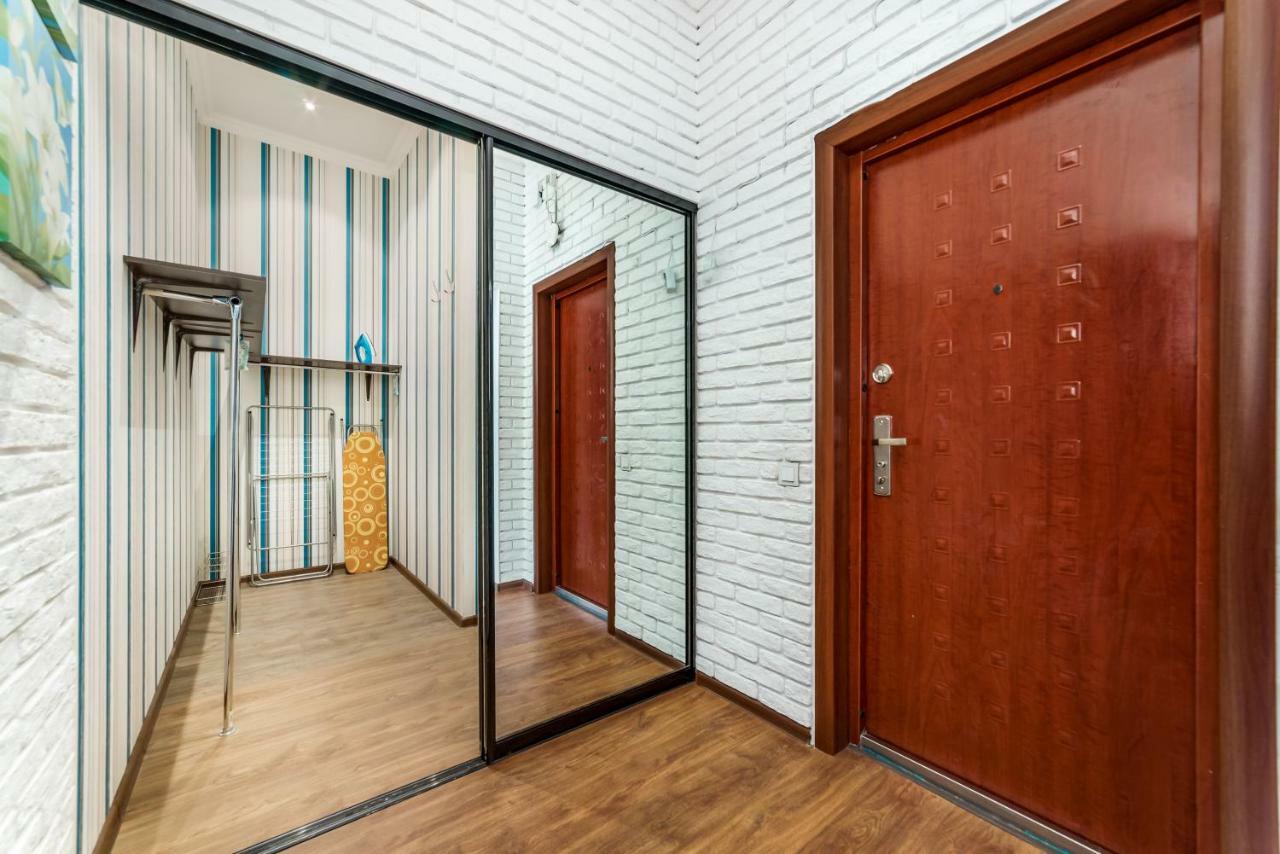 Stylish Apartment With A Balcony Overlooking The Park 敖德萨 外观 照片